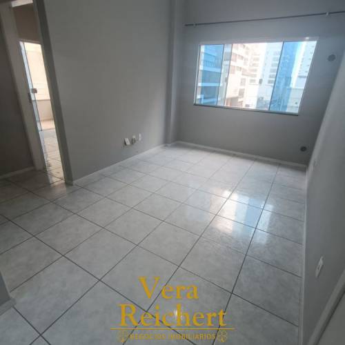APARTAMENTO 2 QUARTOS NA MEIA PRAIA