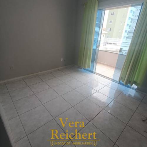 APARTAMENTO 2 QUARTOS NA MEIA PRAIA