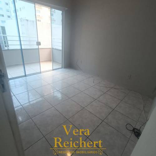 APARTAMENTO 2 QUARTOS NA MEIA PRAIA