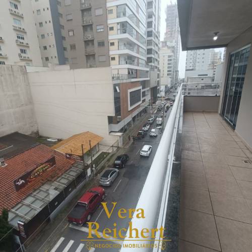 APARTAMENTO 2 QUARTOS NA MEIA PRAIA