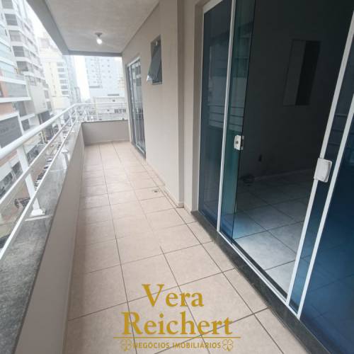 APARTAMENTO 2 QUARTOS NA MEIA PRAIA