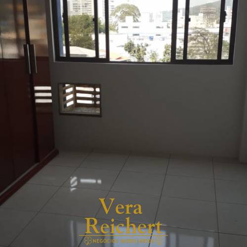 DISP. 10/04 - APTO 2 QUARTOS CENTRO A 100 M MAR