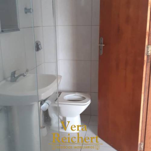 DISP. 10/04 - APTO 2 QUARTOS CENTRO A 100 M MAR