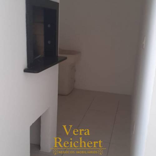 DISP. 10/04 - APTO 2 QUARTOS CENTRO A 100 M MAR