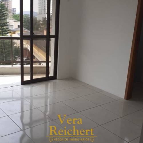 DISP. 10/04 - APTO 2 QUARTOS CENTRO A 100 M MAR