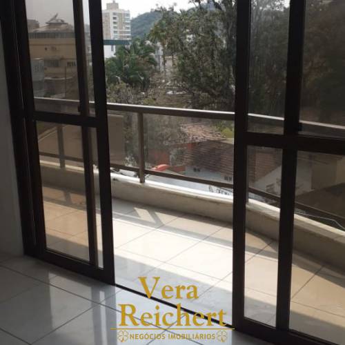 DISP. 10/04 - APTO 2 QUARTOS CENTRO A 100 M MAR