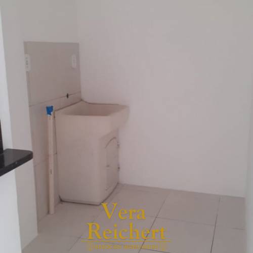 DISP. 10/04 - APTO 2 QUARTOS CENTRO A 100 M MAR