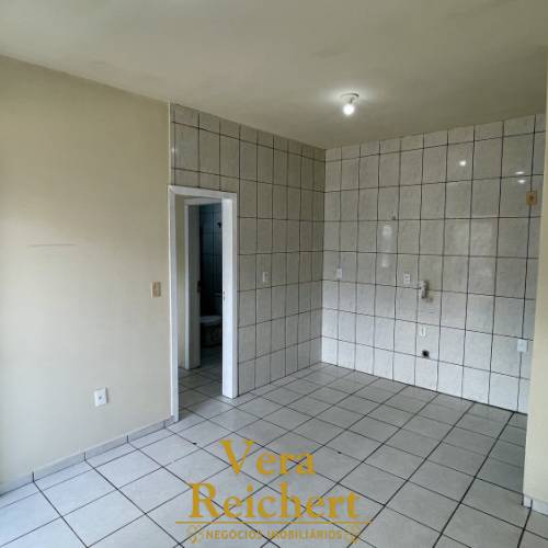 KITNET AMPLA - RUA 444 - SEM CAU��O