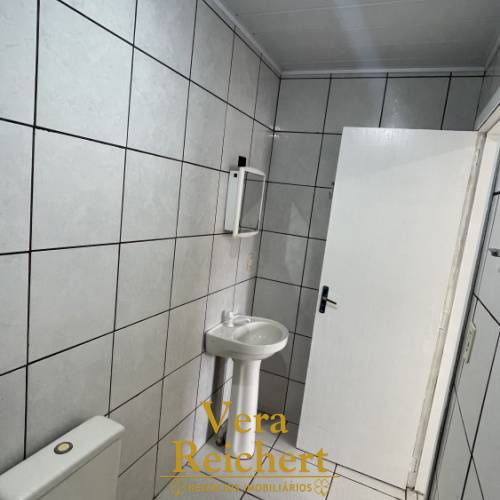 KITNET AMPLA - RUA 444 - SEM CAU��O