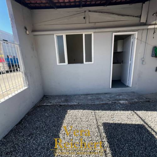 LOCA��O ANUAL - RUA 460, N� 863 - KITNET 09. 