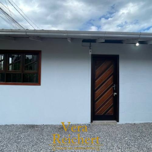 CASA 2 QUARTOS EM PORTO BELO