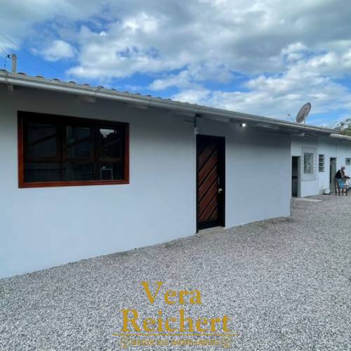 CASA 2 QUARTOS EM PORTO BELO