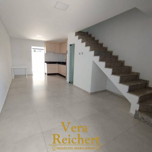 SOBRADO 02 SU�TES EM PORTO BELO