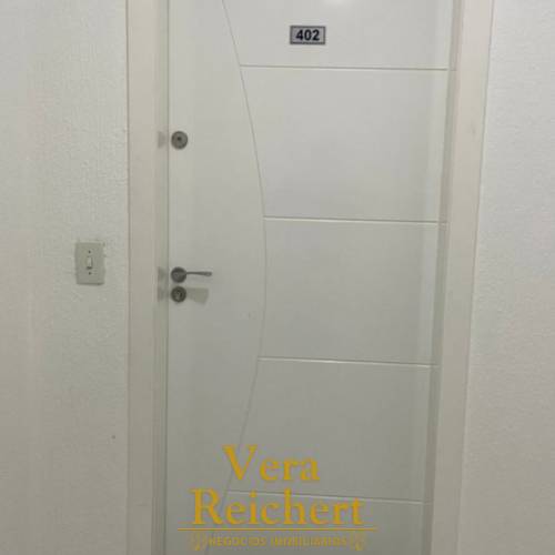 APARTAMENTO 1 SU�TE + 2 QUARTOS - MEIA PRAIA