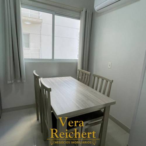APARTAMENTO 1 SU�TE + 2 QUARTOS - MEIA PRAIA