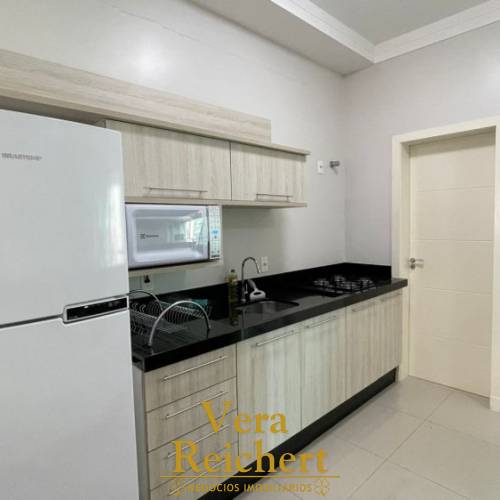 APARTAMENTO 1 SU�TE + 2 QUARTOS - MEIA PRAIA
