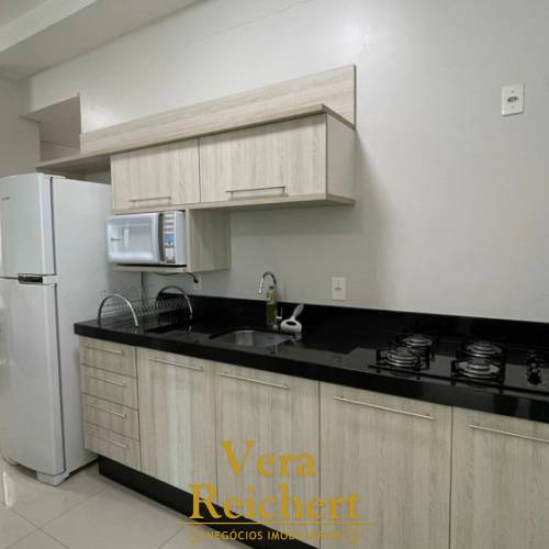 APARTAMENTO 1 SU�TE + 2 QUARTOS - MEIA PRAIA