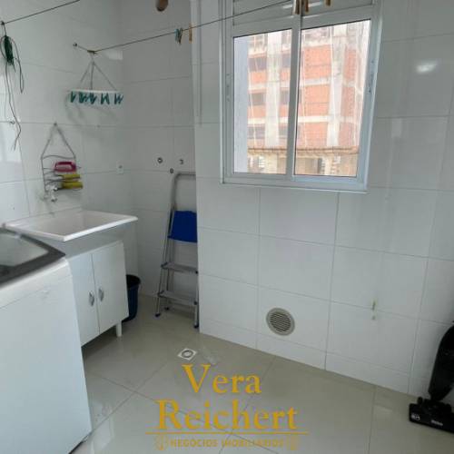 APARTAMENTO 1 SU�TE + 2 QUARTOS - MEIA PRAIA