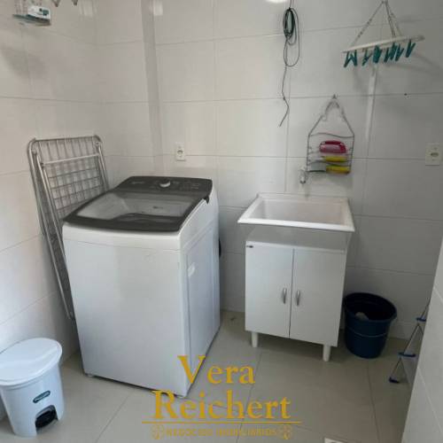 APARTAMENTO 1 SU�TE + 2 QUARTOS - MEIA PRAIA