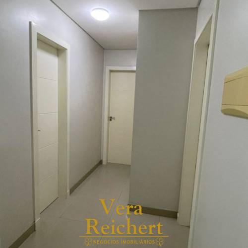 APARTAMENTO 1 SU�TE + 2 QUARTOS - MEIA PRAIA