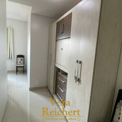 APARTAMENTO 1 SU�TE + 2 QUARTOS - MEIA PRAIA