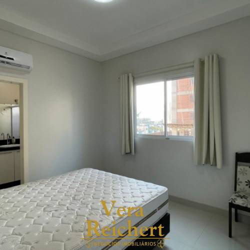 APARTAMENTO 1 SU�TE + 2 QUARTOS - MEIA PRAIA