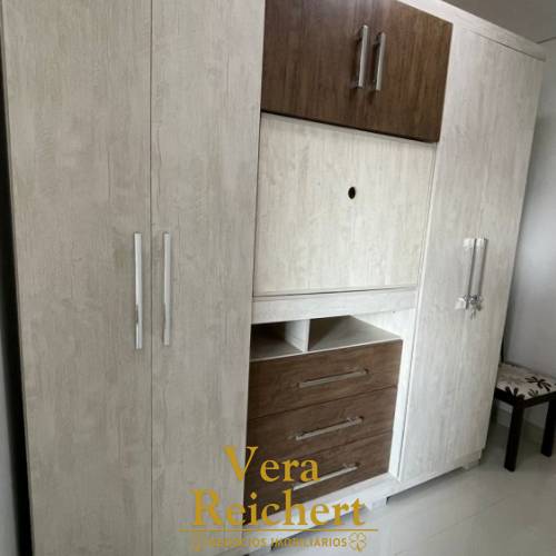 APARTAMENTO 1 SU�TE + 2 QUARTOS - MEIA PRAIA