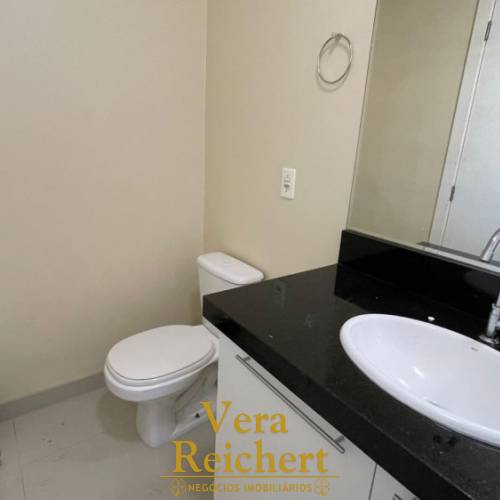 APARTAMENTO 1 SU�TE + 2 QUARTOS - MEIA PRAIA