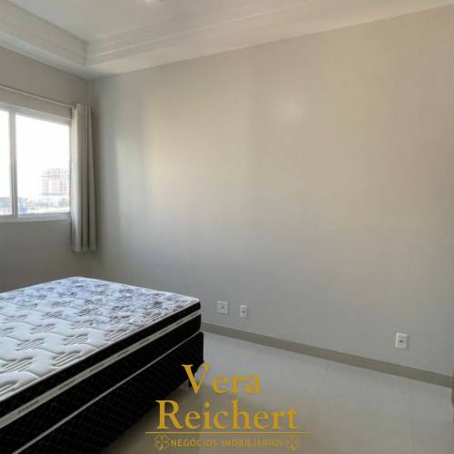 APARTAMENTO 1 SU�TE + 2 QUARTOS - MEIA PRAIA