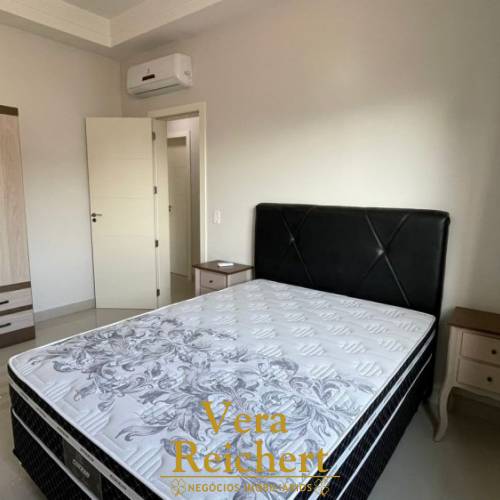 APARTAMENTO 1 SU�TE + 2 QUARTOS - MEIA PRAIA
