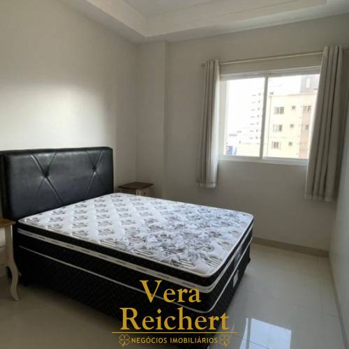 APARTAMENTO 1 SU�TE + 2 QUARTOS - MEIA PRAIA