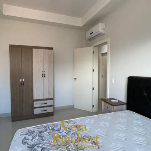 APARTAMENTO 1 SU�TE + 2 QUARTOS - MEIA PRAIA