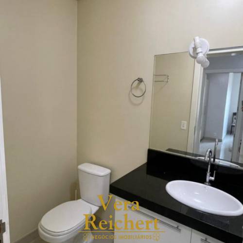 APARTAMENTO 1 SU�TE + 2 QUARTOS - MEIA PRAIA