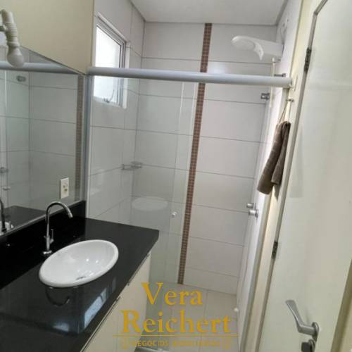APARTAMENTO 1 SU�TE + 2 QUARTOS - MEIA PRAIA