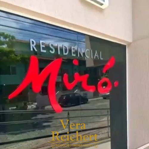 APARTAMENTO 1 SU�TE + 2 QUARTOS - MEIA PRAIA