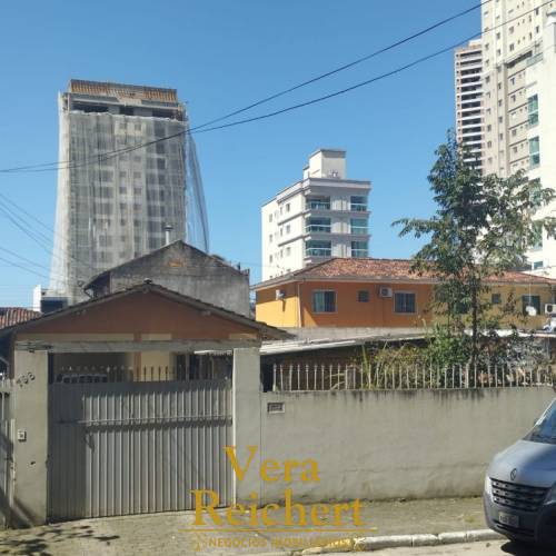 TERRENO AMPLO  NA MEIA PRAIA DE ITAPEMA 