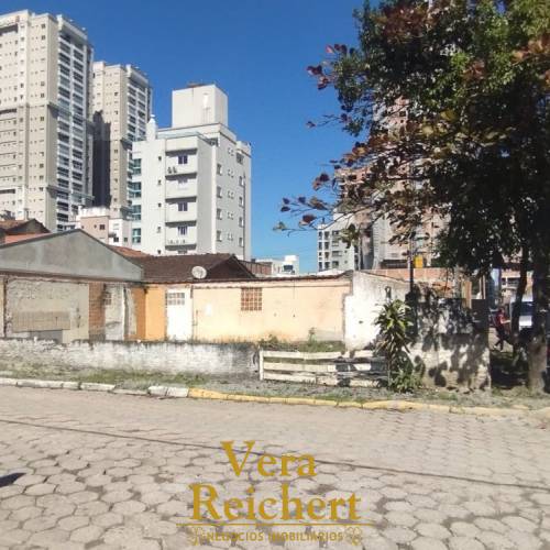 TERRENO AMPLO  NA MEIA PRAIA DE ITAPEMA 