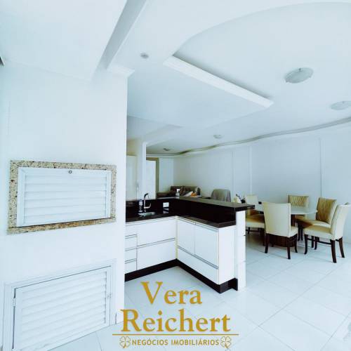Apartamento com rea externa  150m do mar 