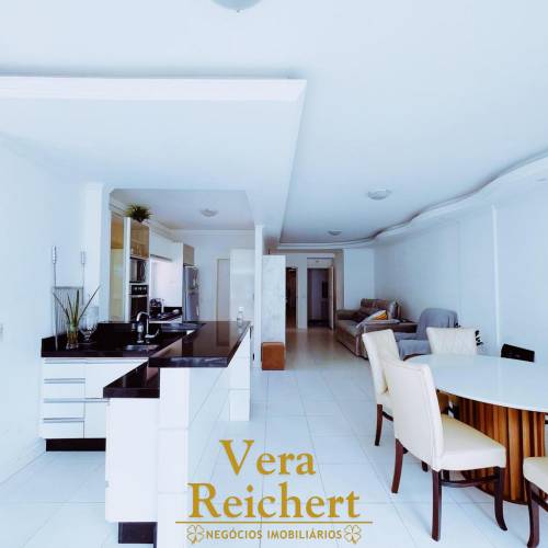 Apartamento com rea externa  150m do mar 