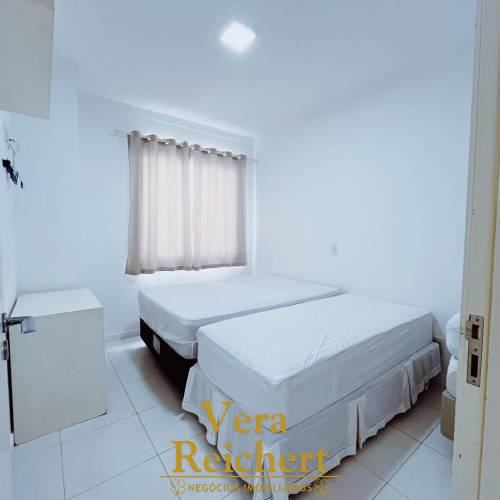Apartamento com rea externa  150m do mar 