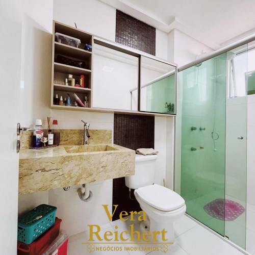 Apartamento com rea externa  150m do mar 