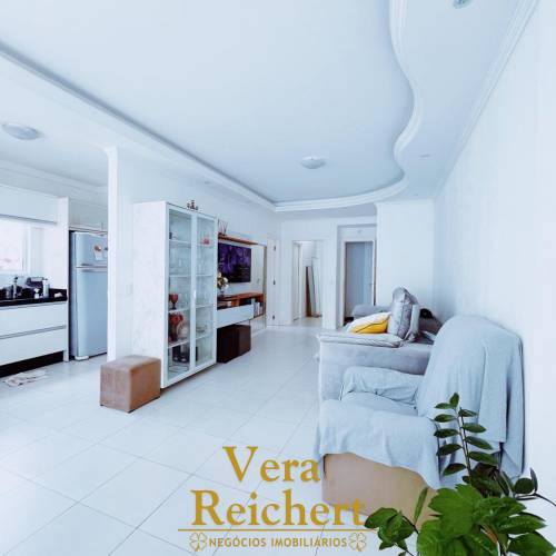 Apartamento com rea externa  150m do mar 