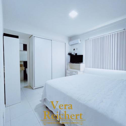 Apartamento com rea externa  150m do mar 