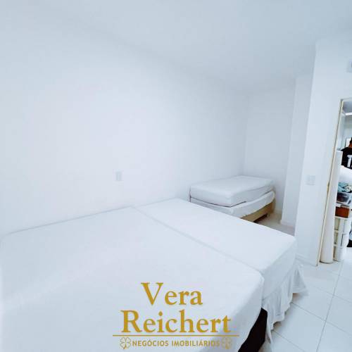 Apartamento com rea externa  150m do mar 