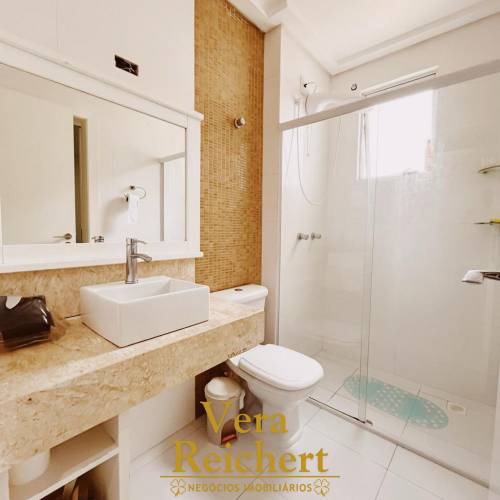 Apartamento com rea externa  150m do mar 