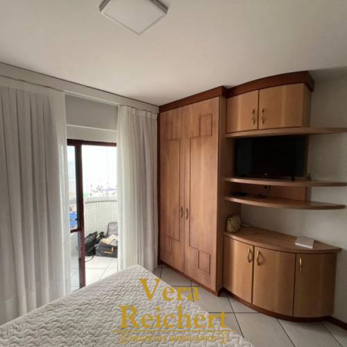 APARTAMENTO FRENTE MAR NO CORAO DA MEIA PRAIA