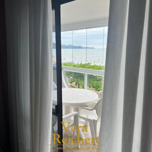 APARTAMENTO FRENTE MAR NO CORAO DA MEIA PRAIA