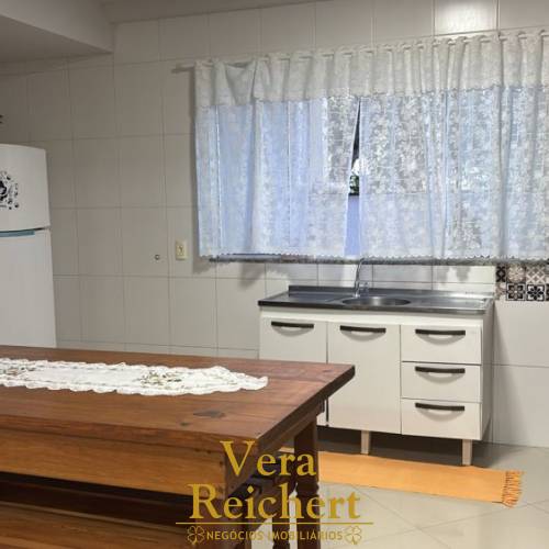 SOBRADO 3 DORM. SENDO 1 SUTE, 2 VAGAS, PEREQUE