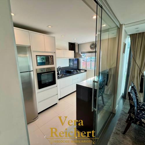 APTO 1 SU�TE + 1 QUARTO - MOBILIADO - B. CAMBORI�