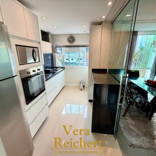 APTO 1 SU�TE + 1 QUARTO - MOBILIADO - B. CAMBORI�